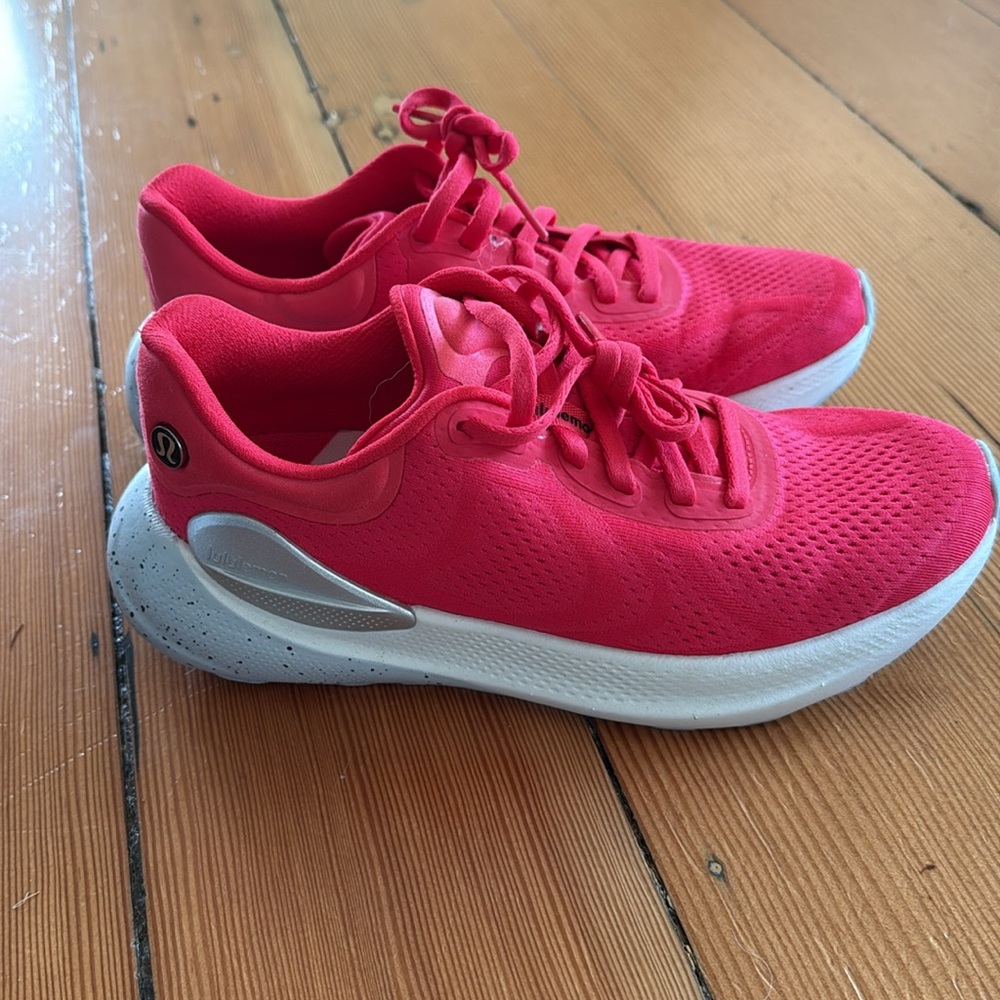 Lululemon Beyondfeel Runners Red Glow Women’s Size 7 - Picture 2 of 5